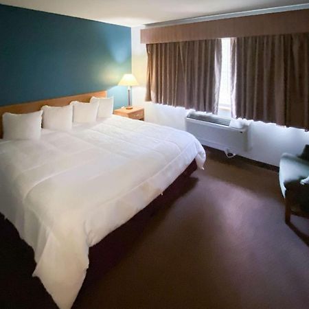 Motel 6 Norway Mi מראה חיצוני תמונה