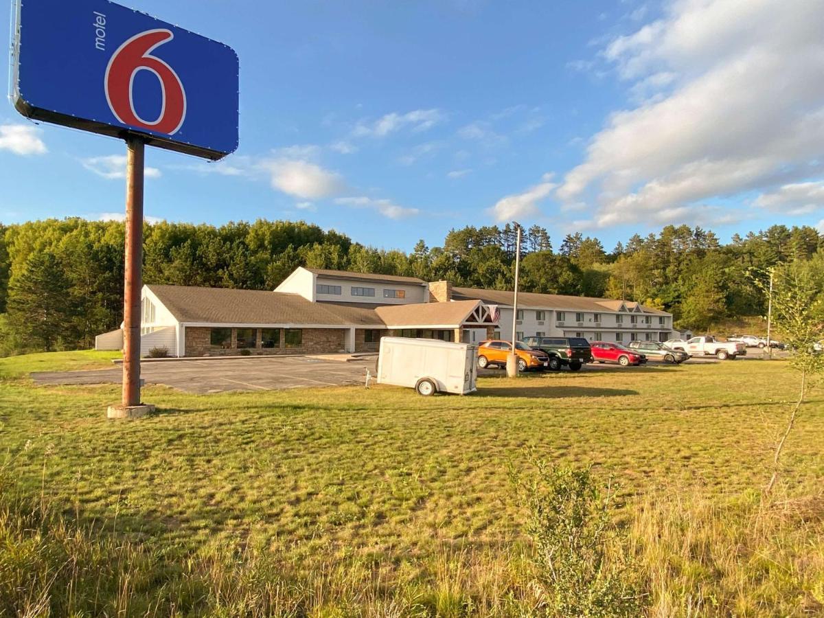 Motel 6 Norway Mi מראה חיצוני תמונה