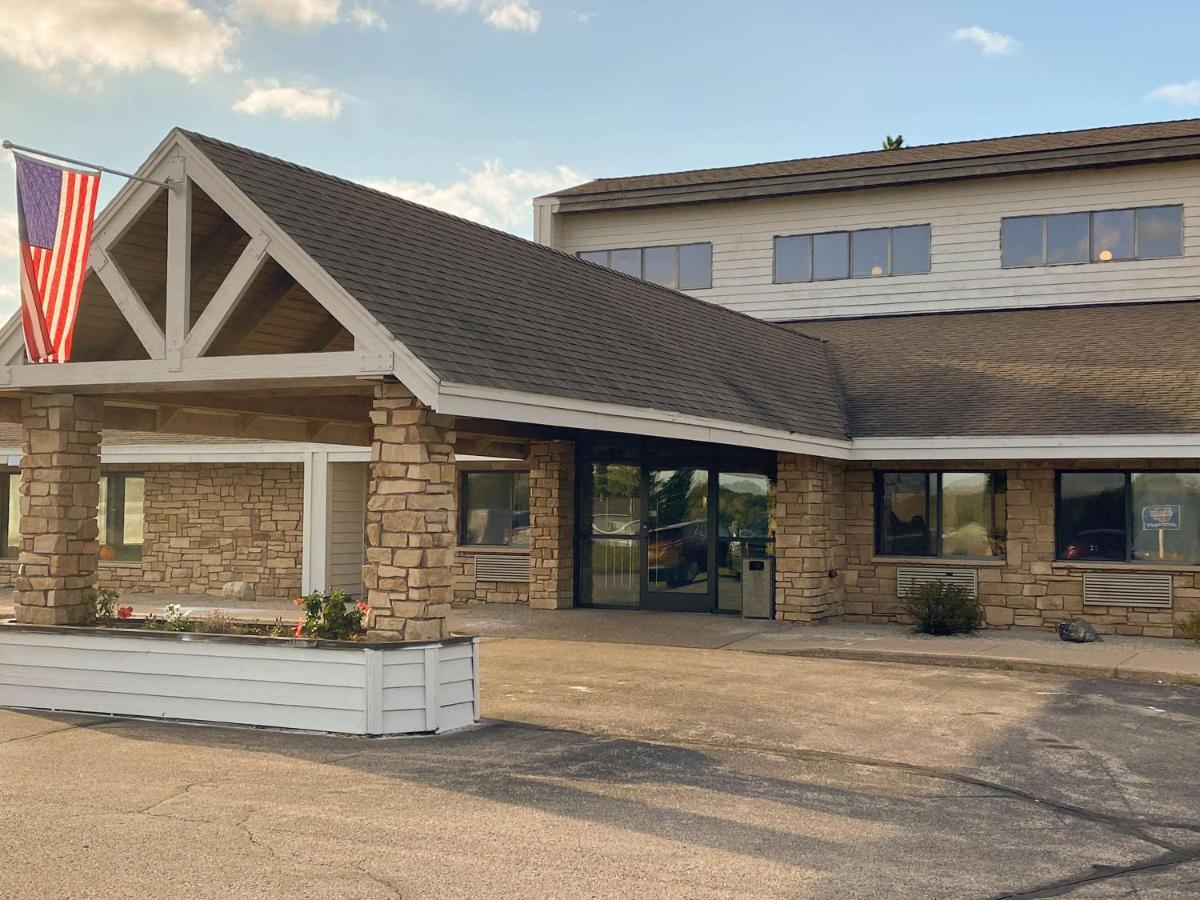 Motel 6 Norway Mi מראה חיצוני תמונה