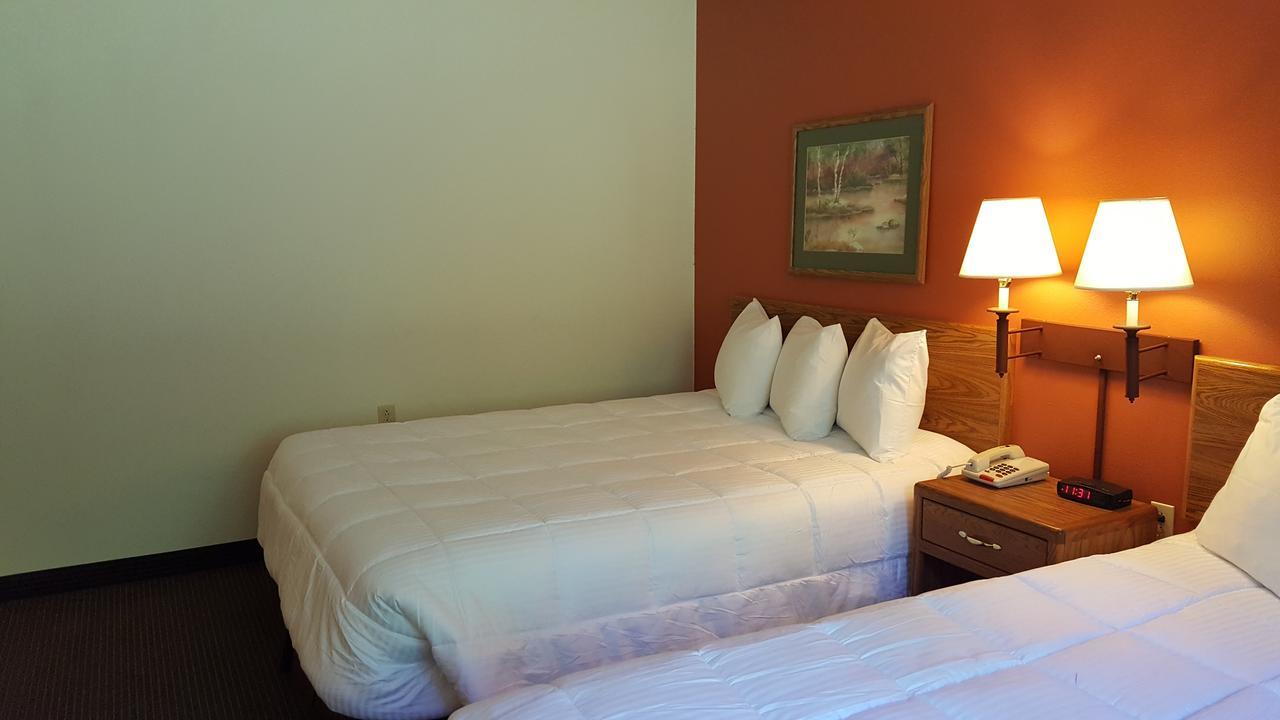 Motel 6 Norway Mi מראה חיצוני תמונה