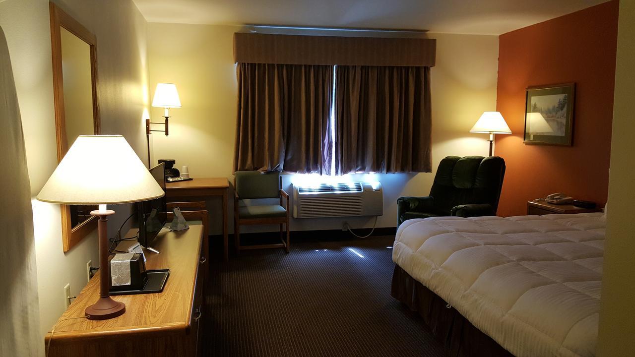 Motel 6 Norway Mi מראה חיצוני תמונה